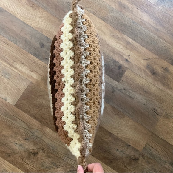 Vintage homemade crochet accent pillow - Picture 3 of 4